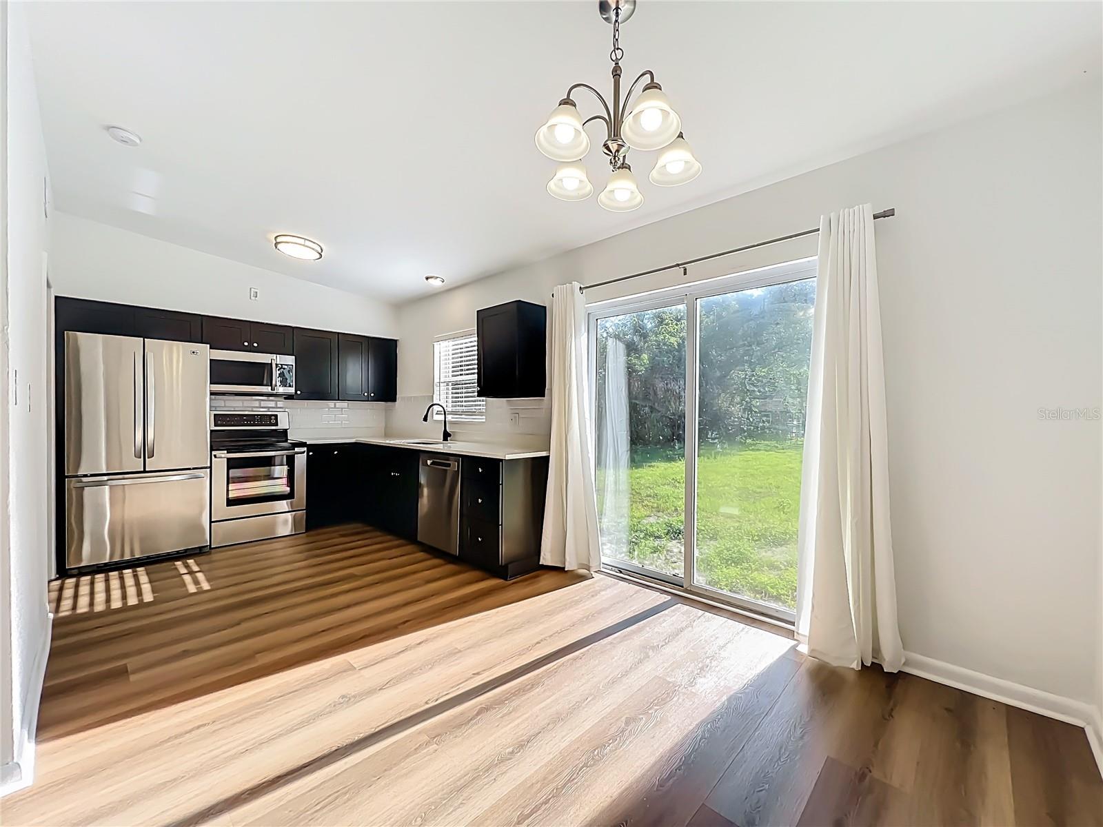 Image 3 of 11 For 2001 Conway Gardens Road