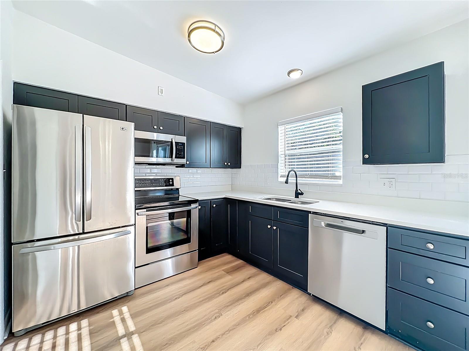 Image 4 of 11 For 2001 Conway Gardens Road