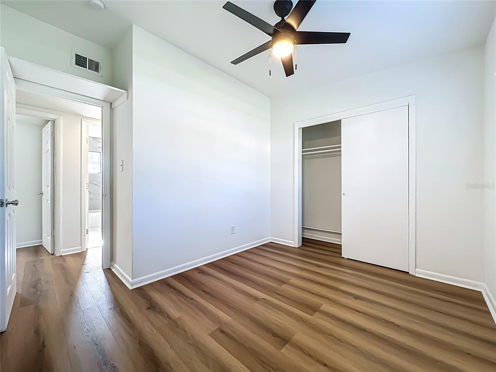 Image 5 of 11 For 2001 Conway Gardens Road