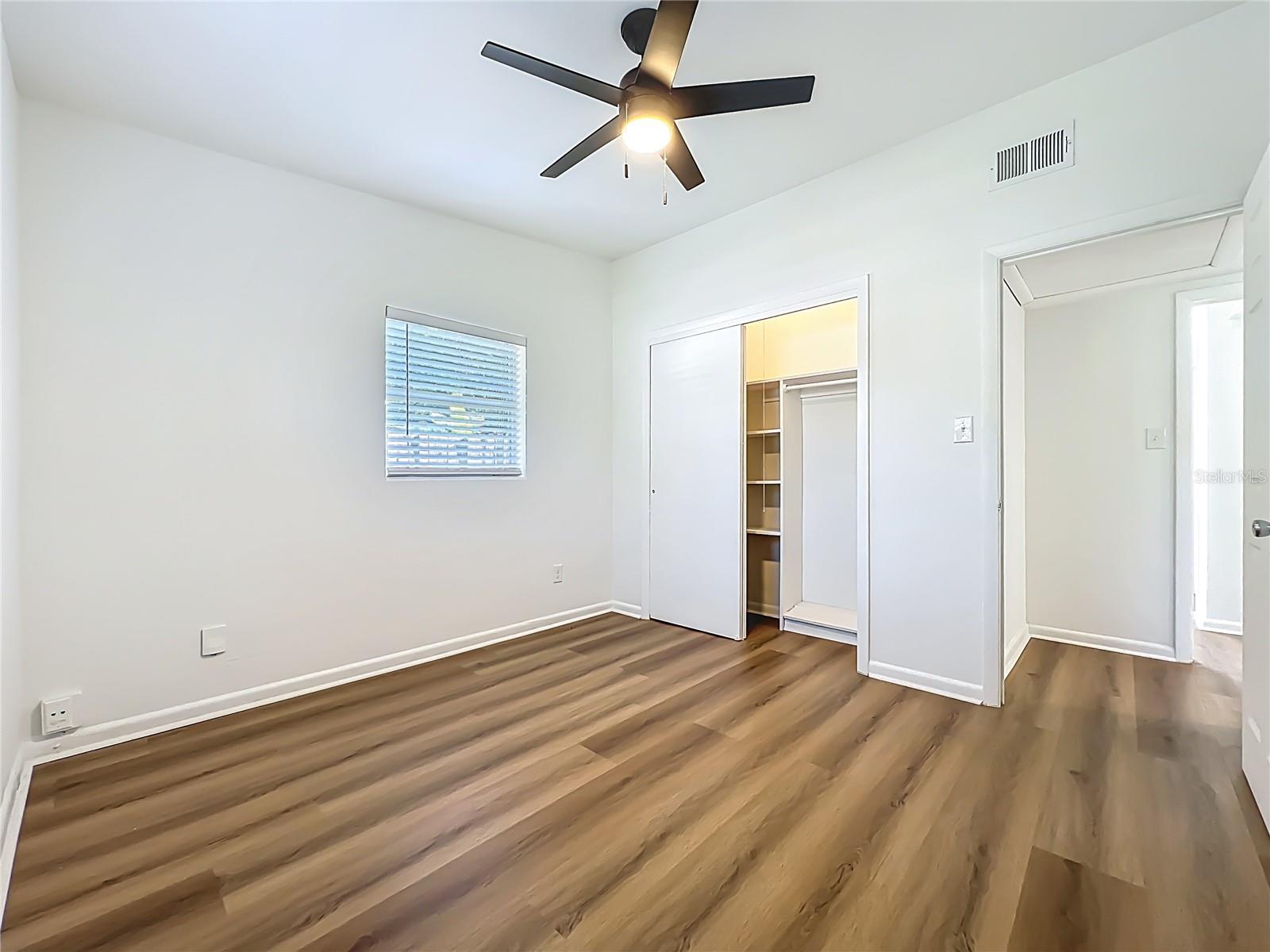 Image 6 of 11 For 2001 Conway Gardens Road