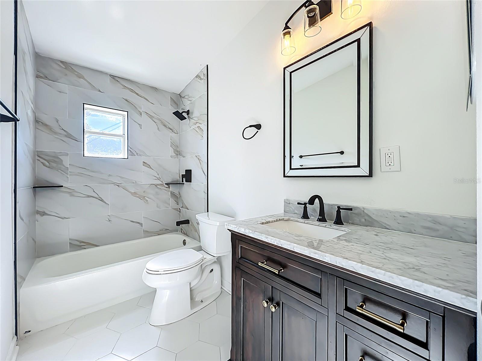 Image 8 of 11 For 2001 Conway Gardens Road