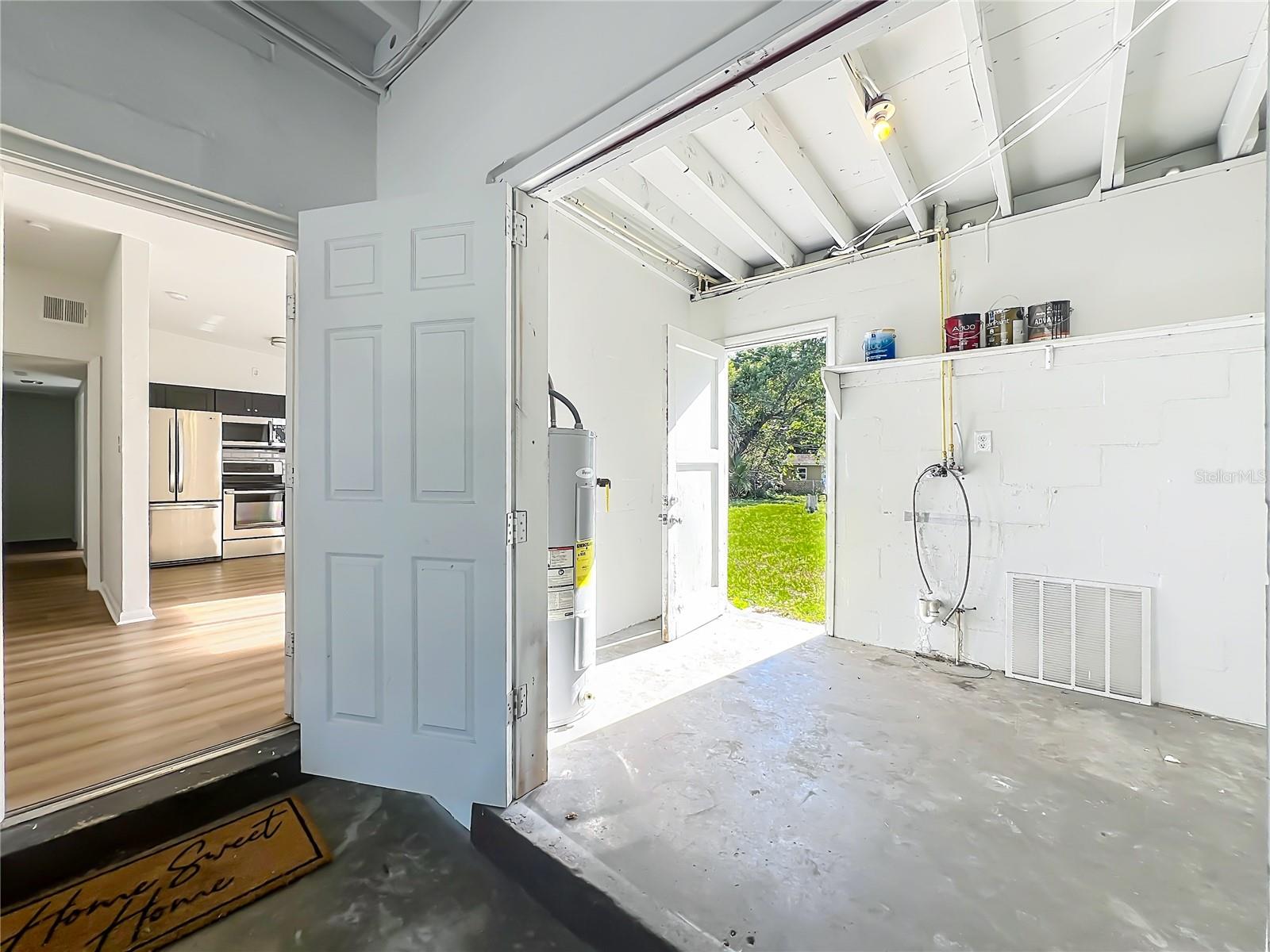 Image 9 of 11 For 2001 Conway Gardens Road