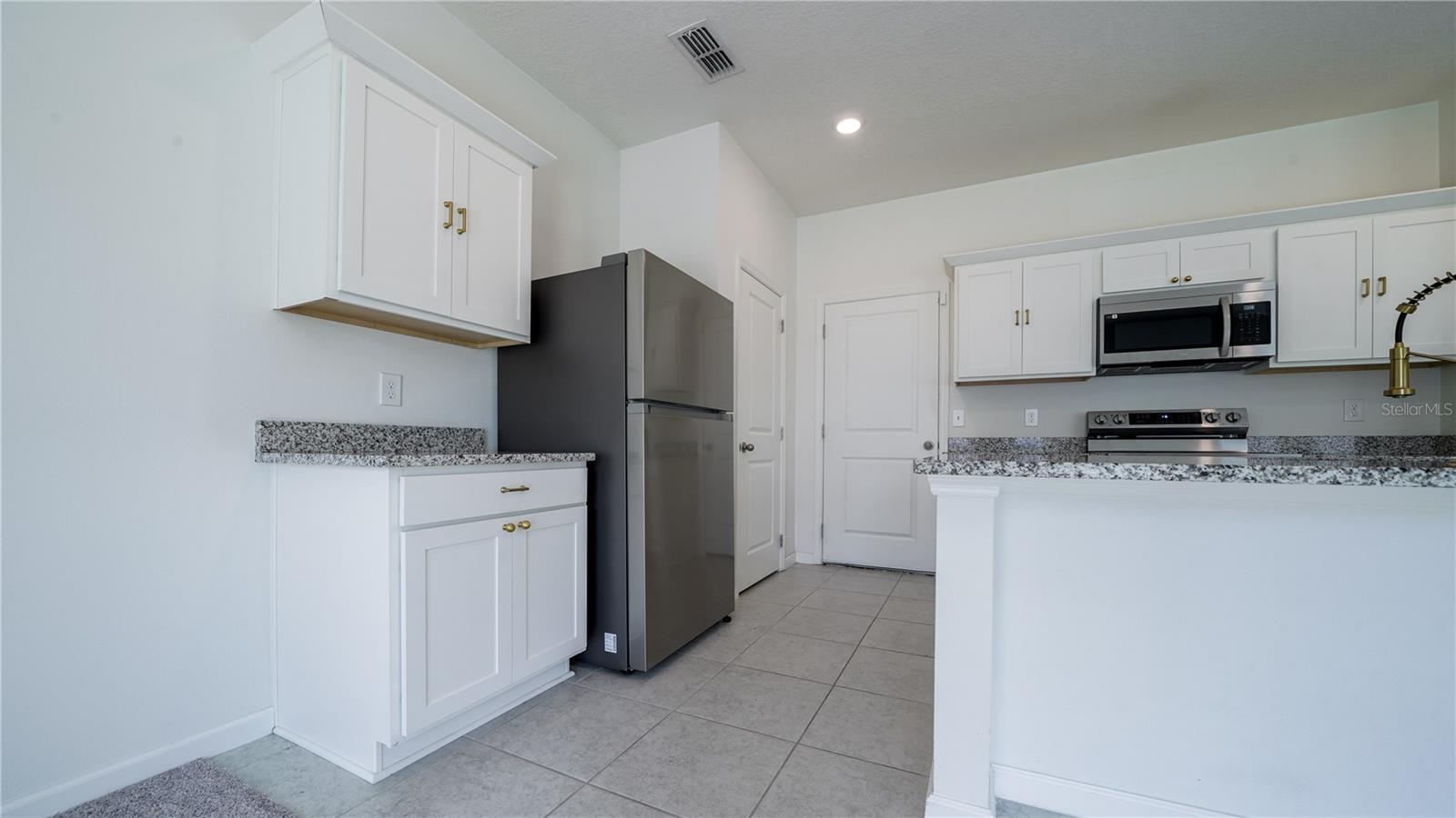 Image 7 of 54 For 8735 Sportsman Loop