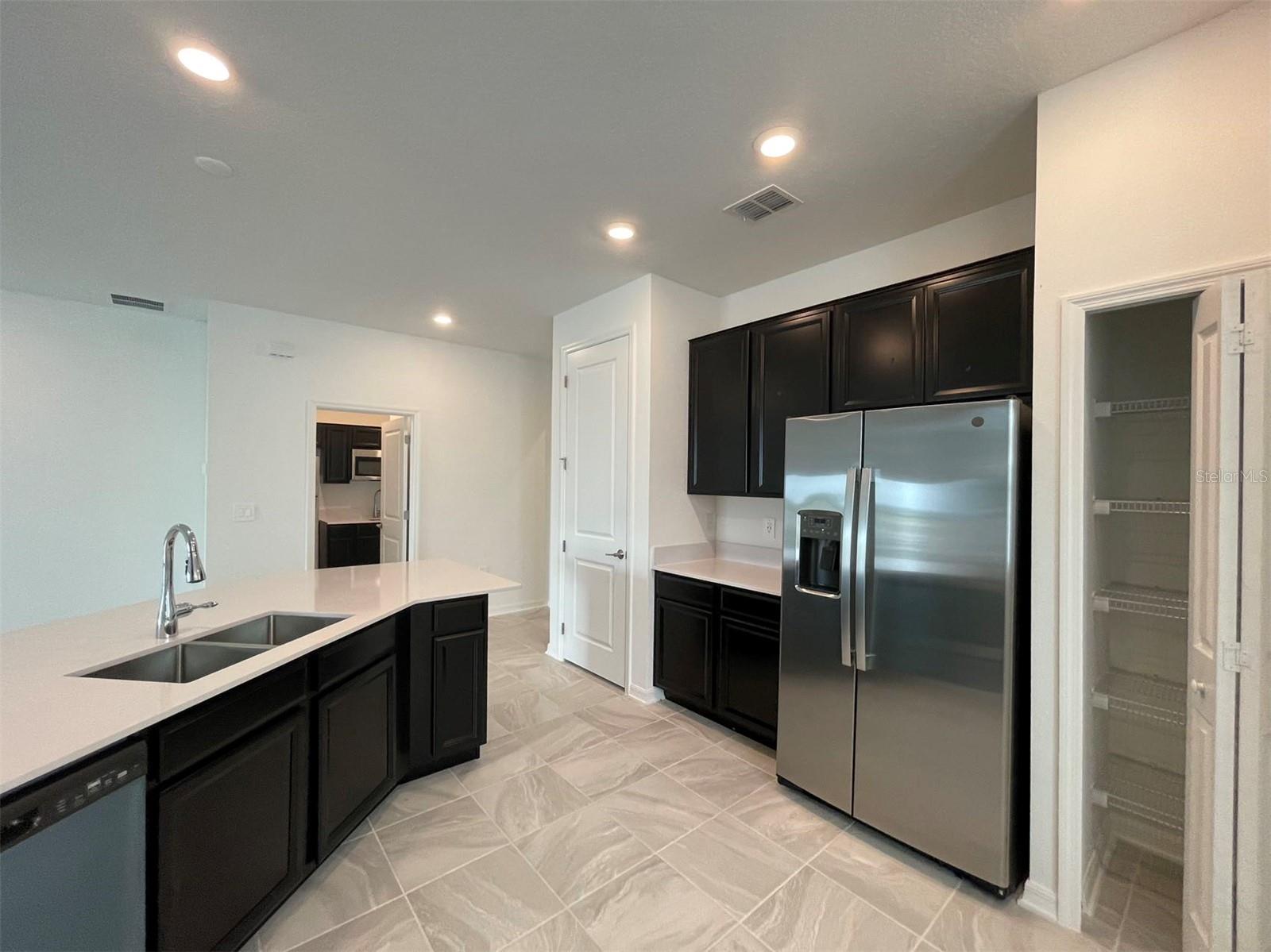 Image 14 of 78 For 835 Ofanto Way