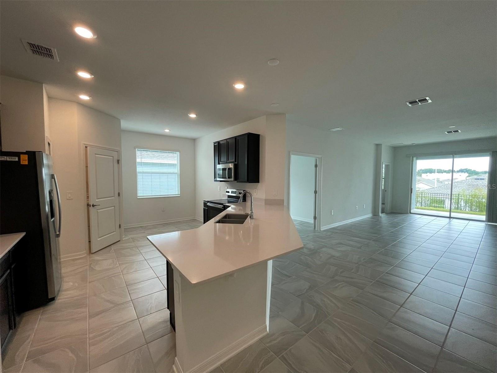 Image 15 of 78 For 835 Ofanto Way