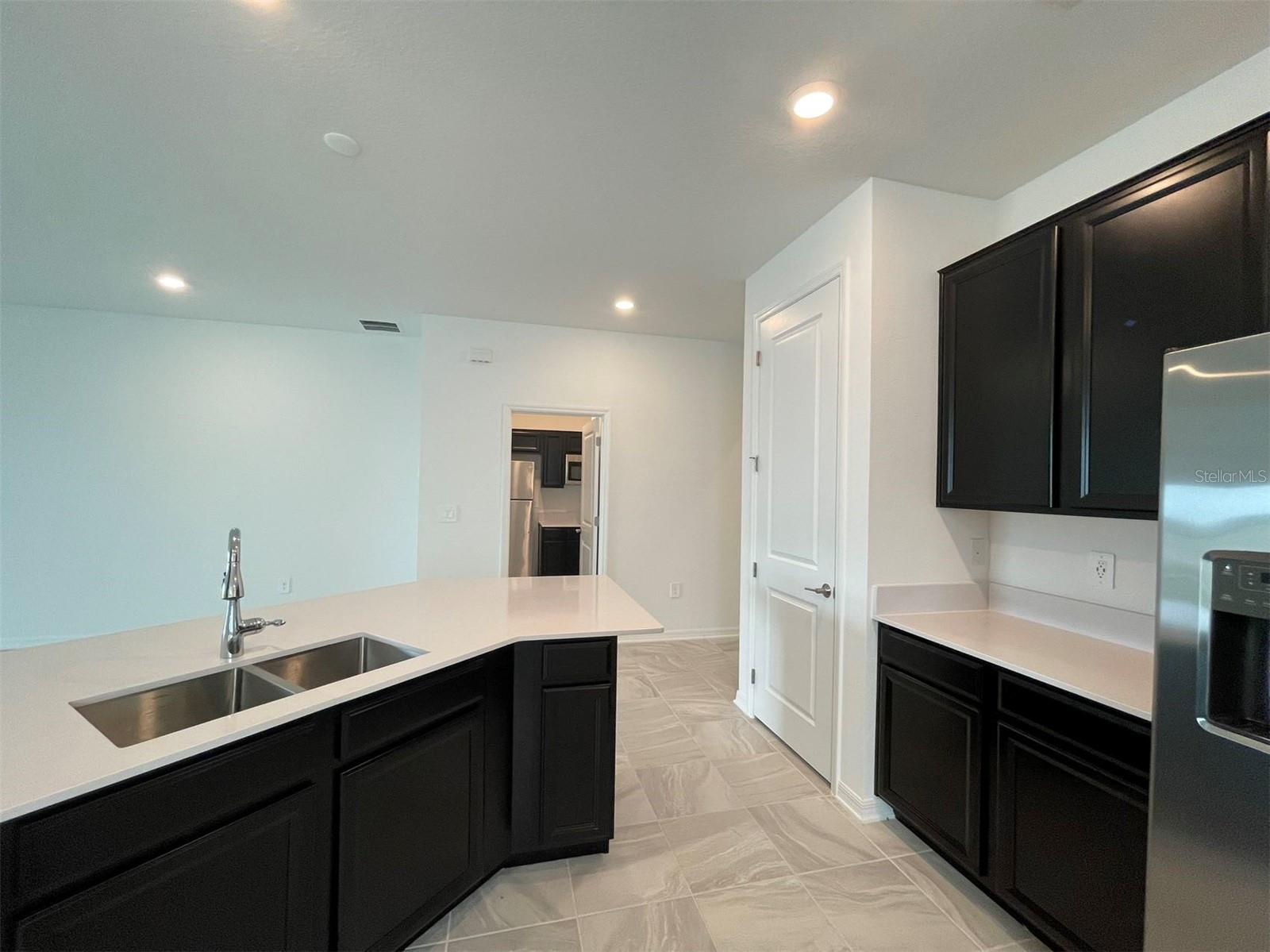 Image 16 of 78 For 835 Ofanto Way