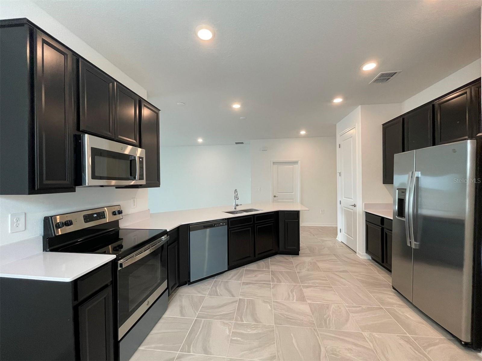 Image 17 of 78 For 835 Ofanto Way