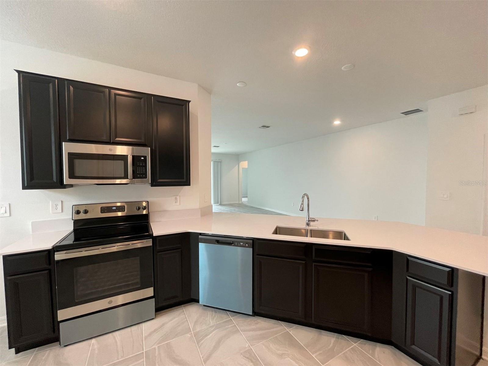 Image 18 of 78 For 835 Ofanto Way