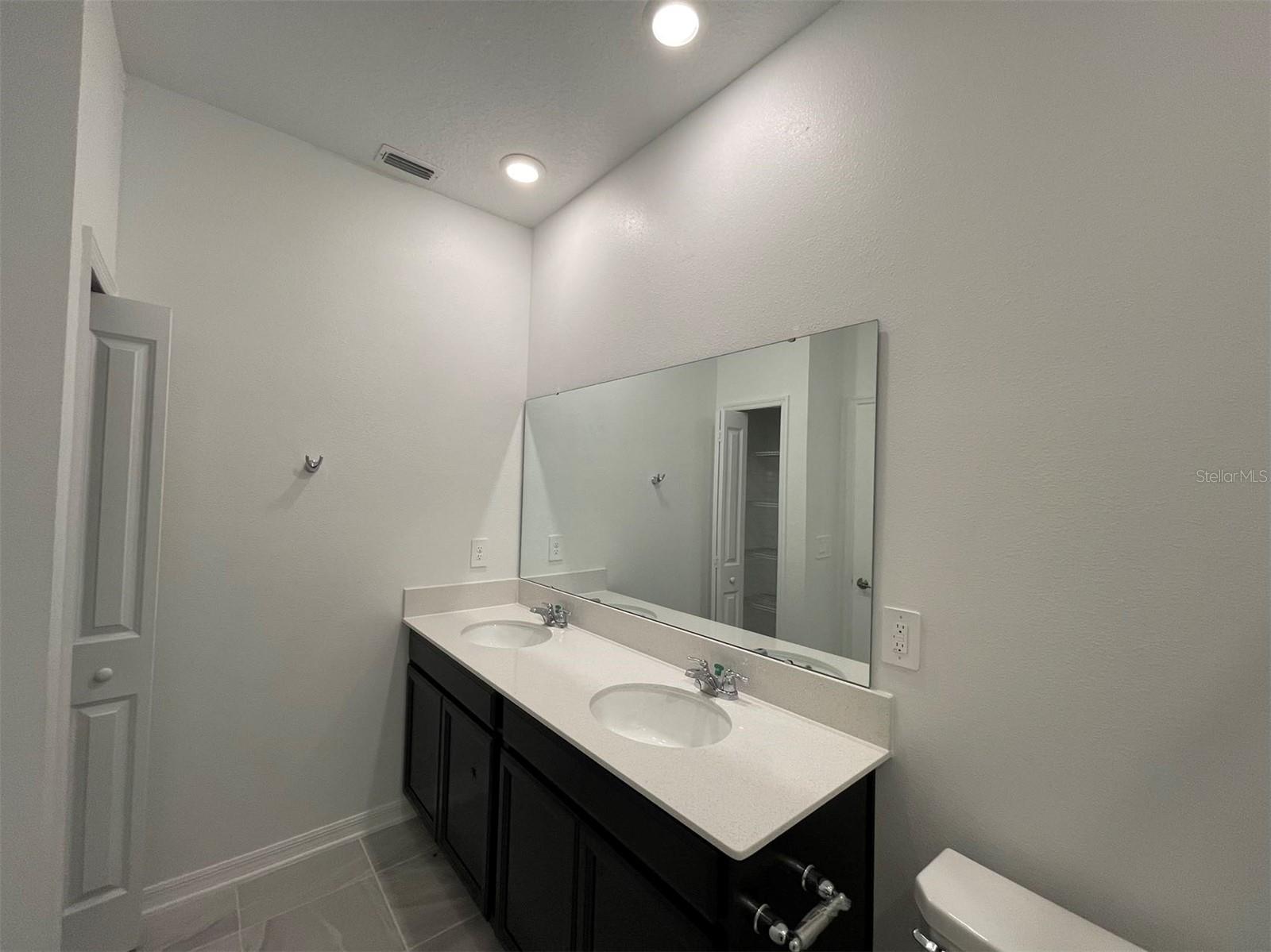 Image 47 of 78 For 835 Ofanto Way