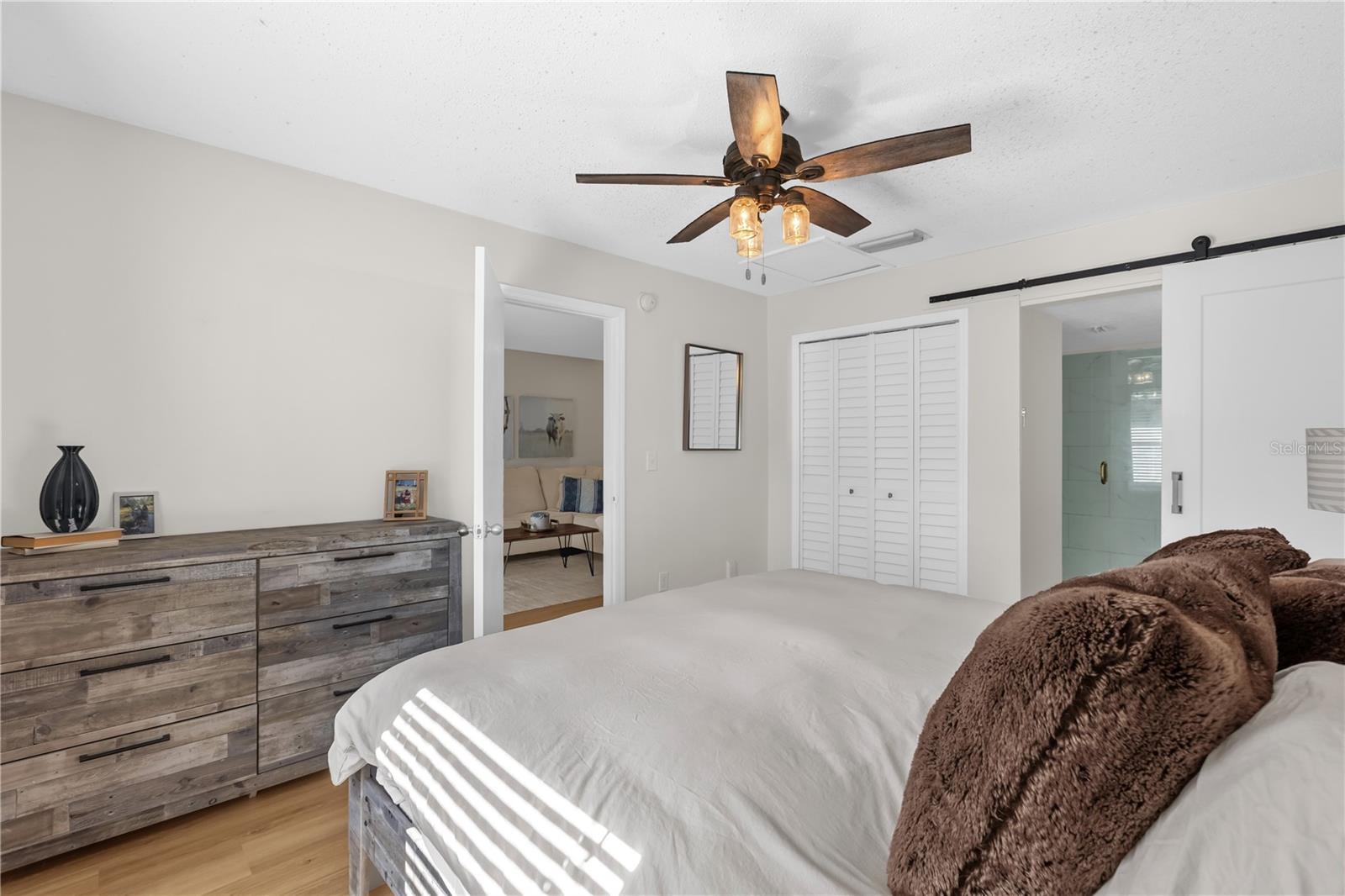 Image 16 of 25 For 2916 Plaza Terrace Drive  2916