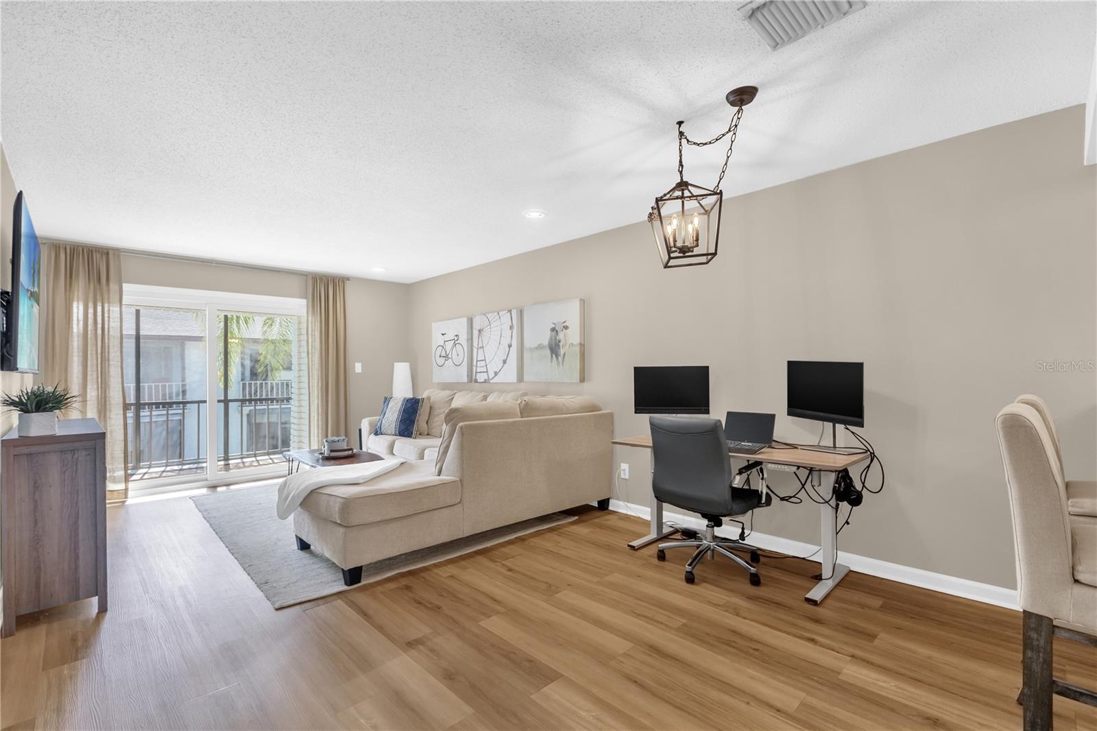 Image 6 of 25 For 2916 Plaza Terrace Drive  2916