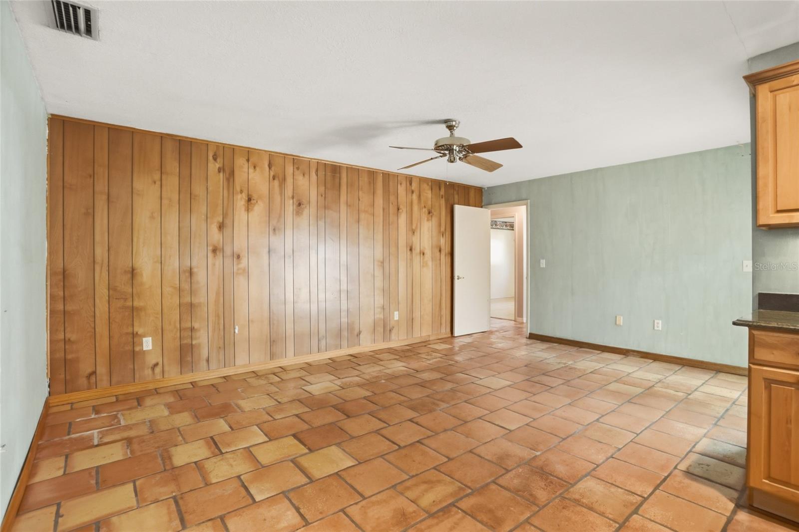 Listing photo id 9 for 3230 Lake Anderson Avenue