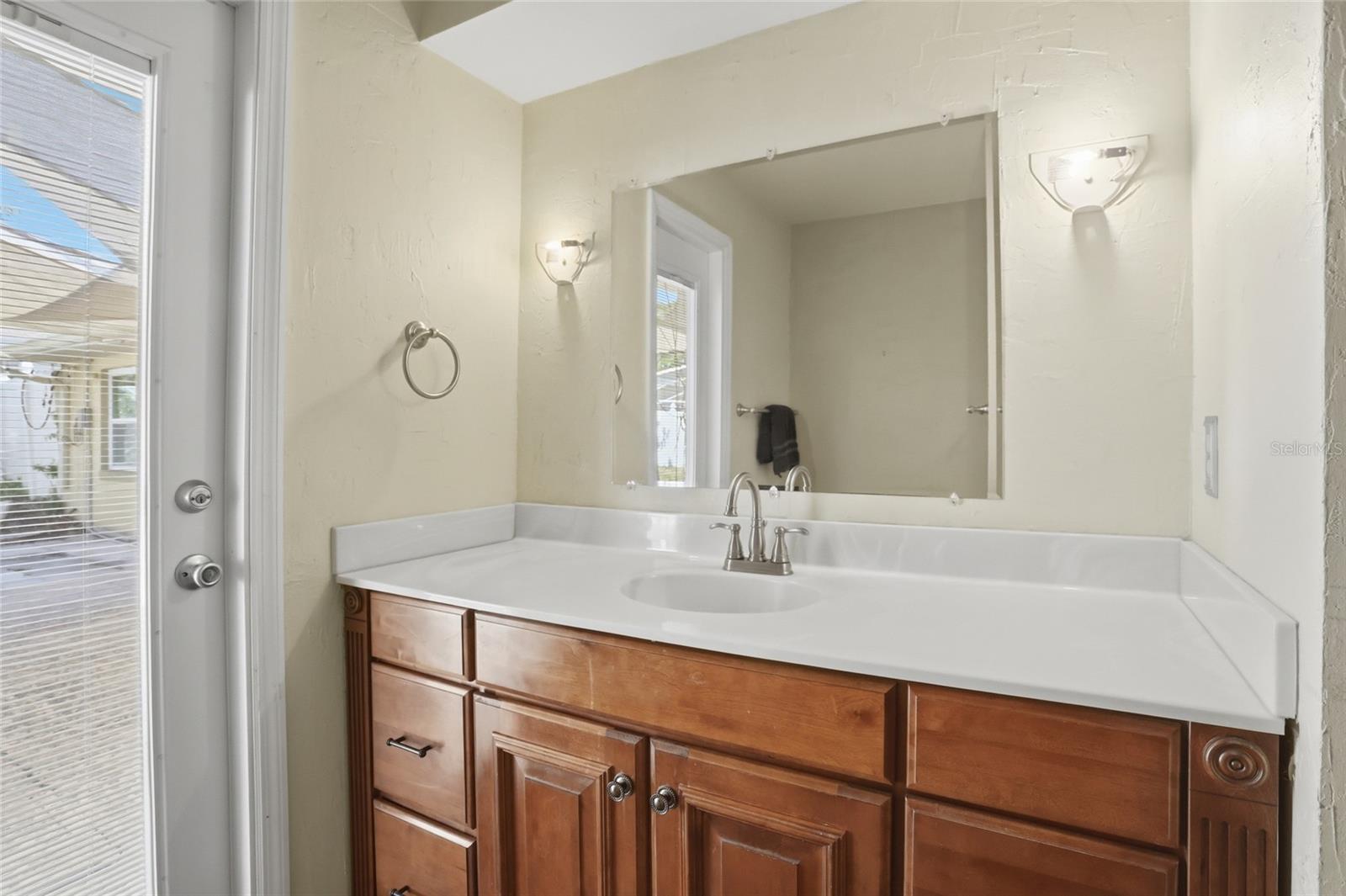 Listing photo id 21 for 3230 Lake Anderson Avenue