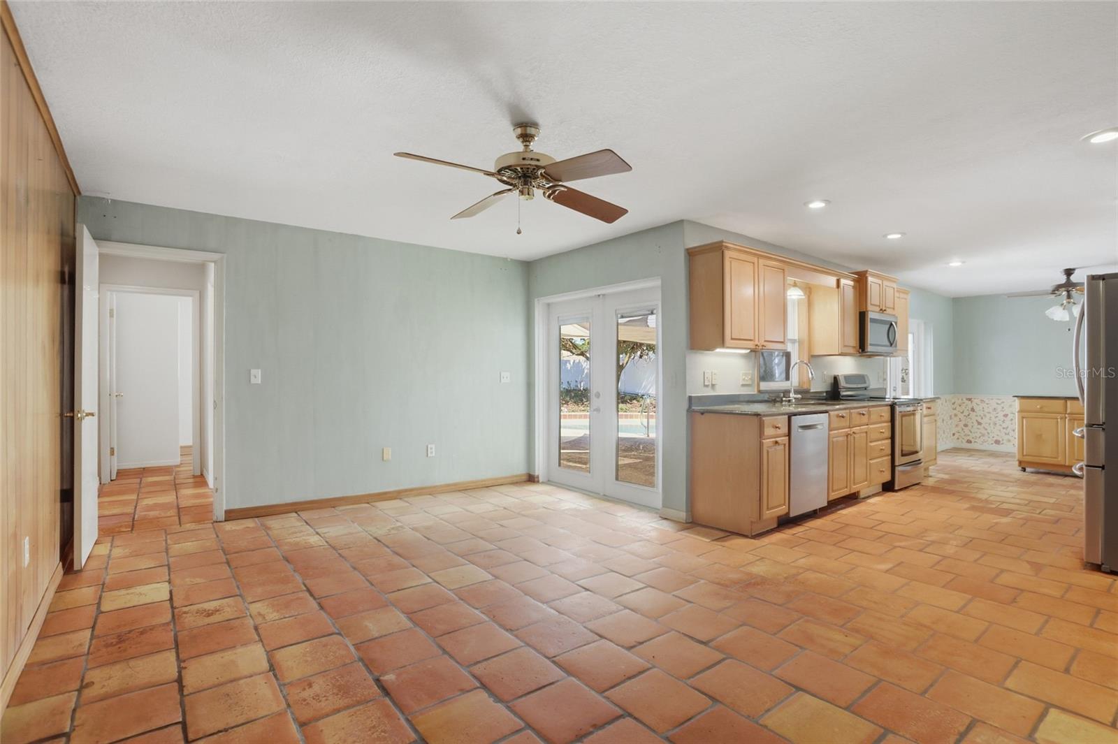 Listing photo id 1 for 3230 Lake Anderson Avenue