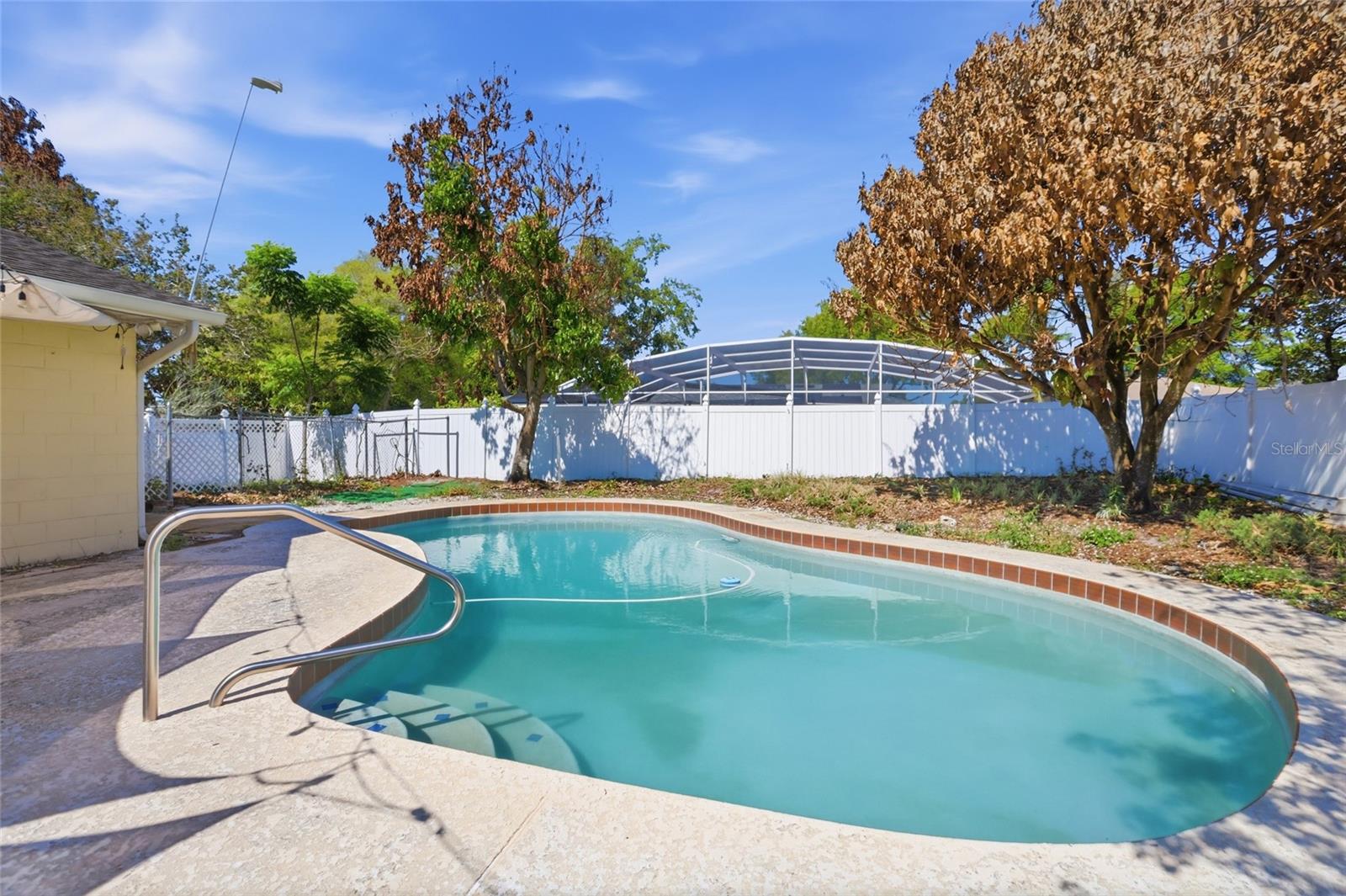 Listing photo id 2 for 3230 Lake Anderson Avenue
