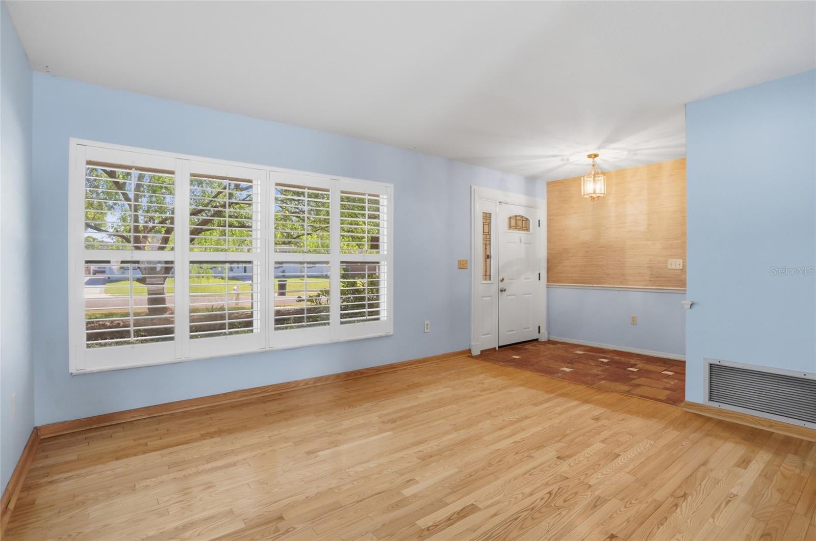 Listing photo id 5 for 3230 Lake Anderson Avenue