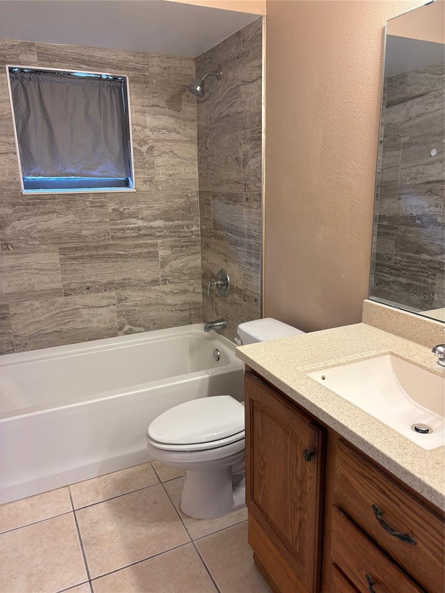 Image 10 of 15 For 376 Douglas Way 73