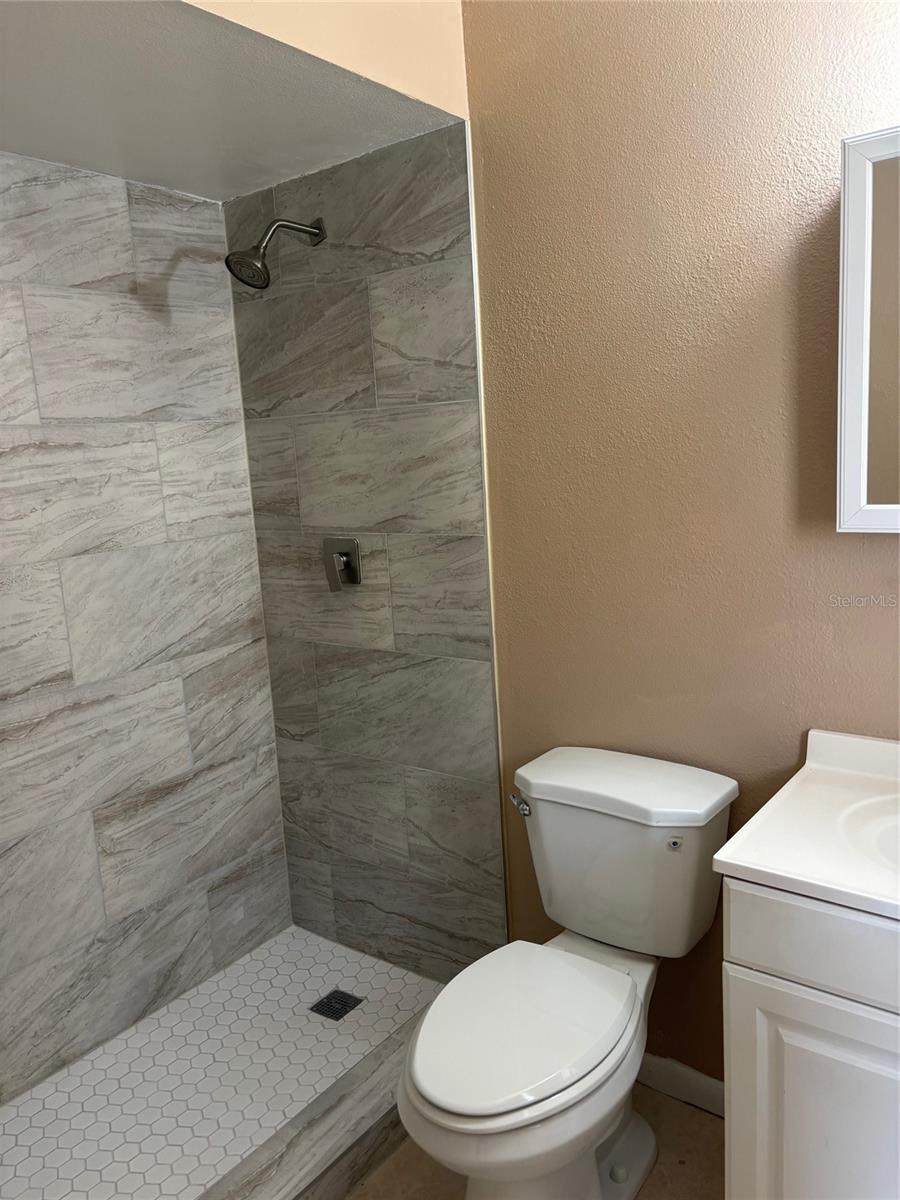 Image 14 of 15 For 376 Douglas Way 73