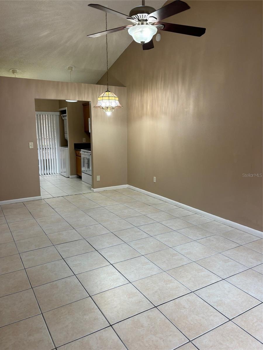 Image 4 of 15 For 376 Douglas Way 73