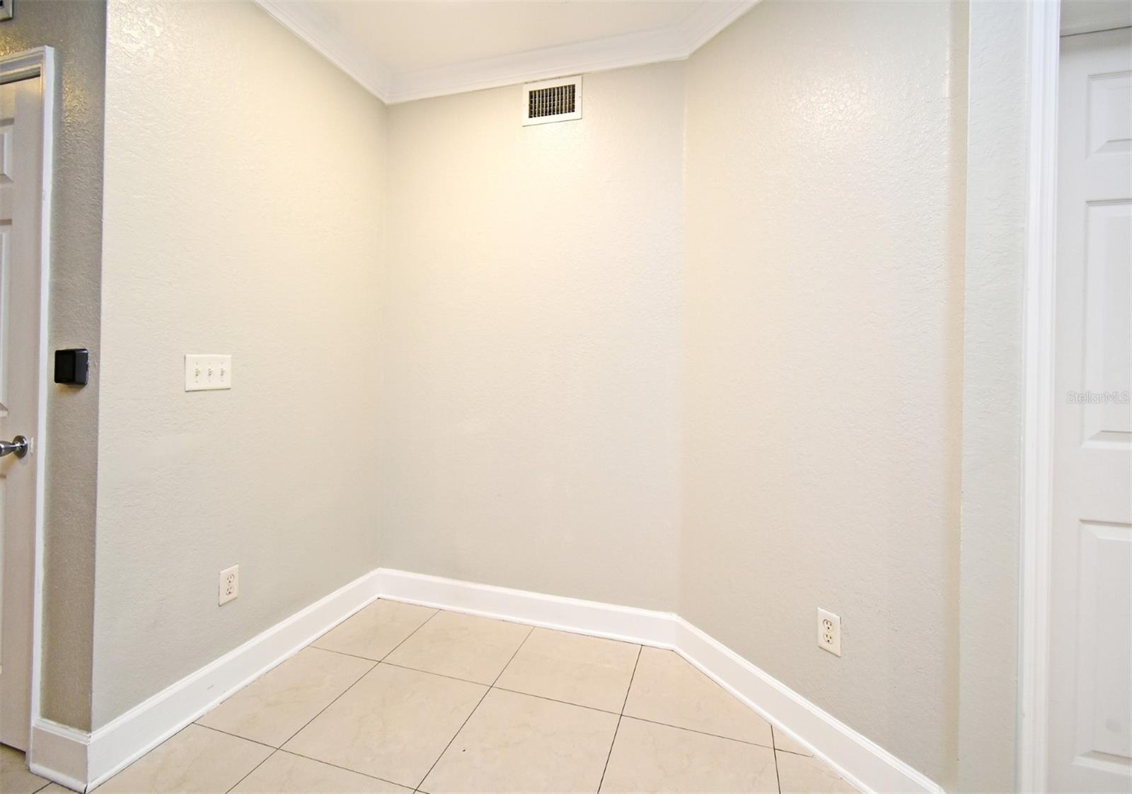 Image 14 of 33 For 206 South Street 1018