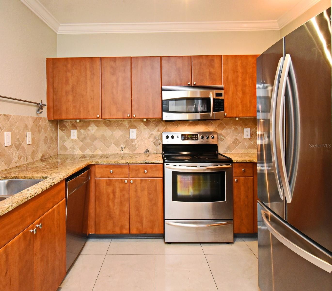 Image 3 of 33 For 206 South Street 1018
