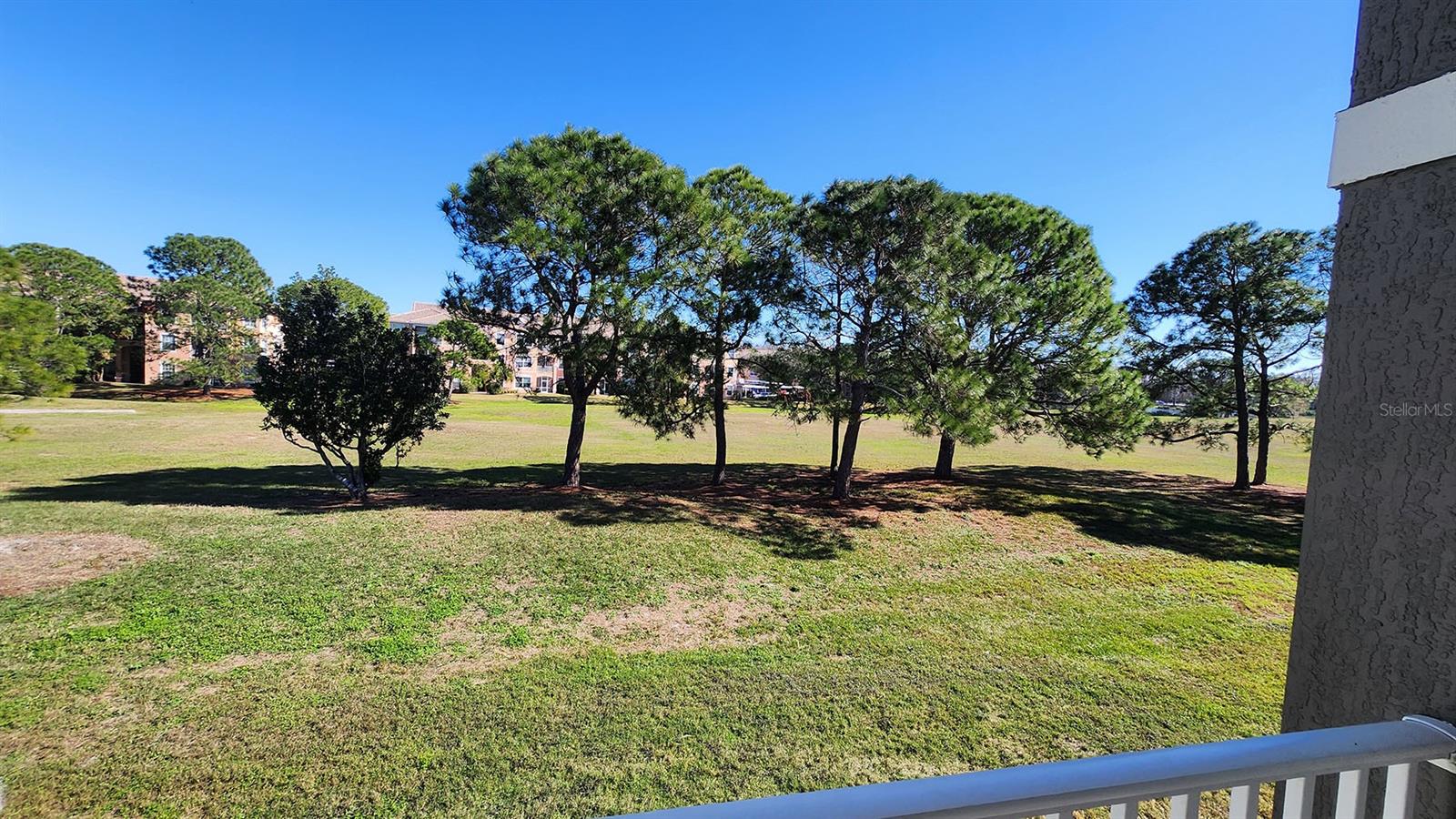 Image 10 of 14 For 14013 Fairway Island Drive 427