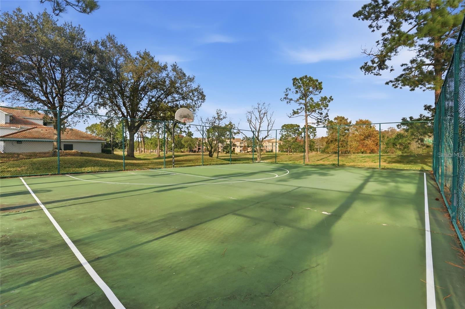Image 12 of 14 For 14013 Fairway Island Drive 427