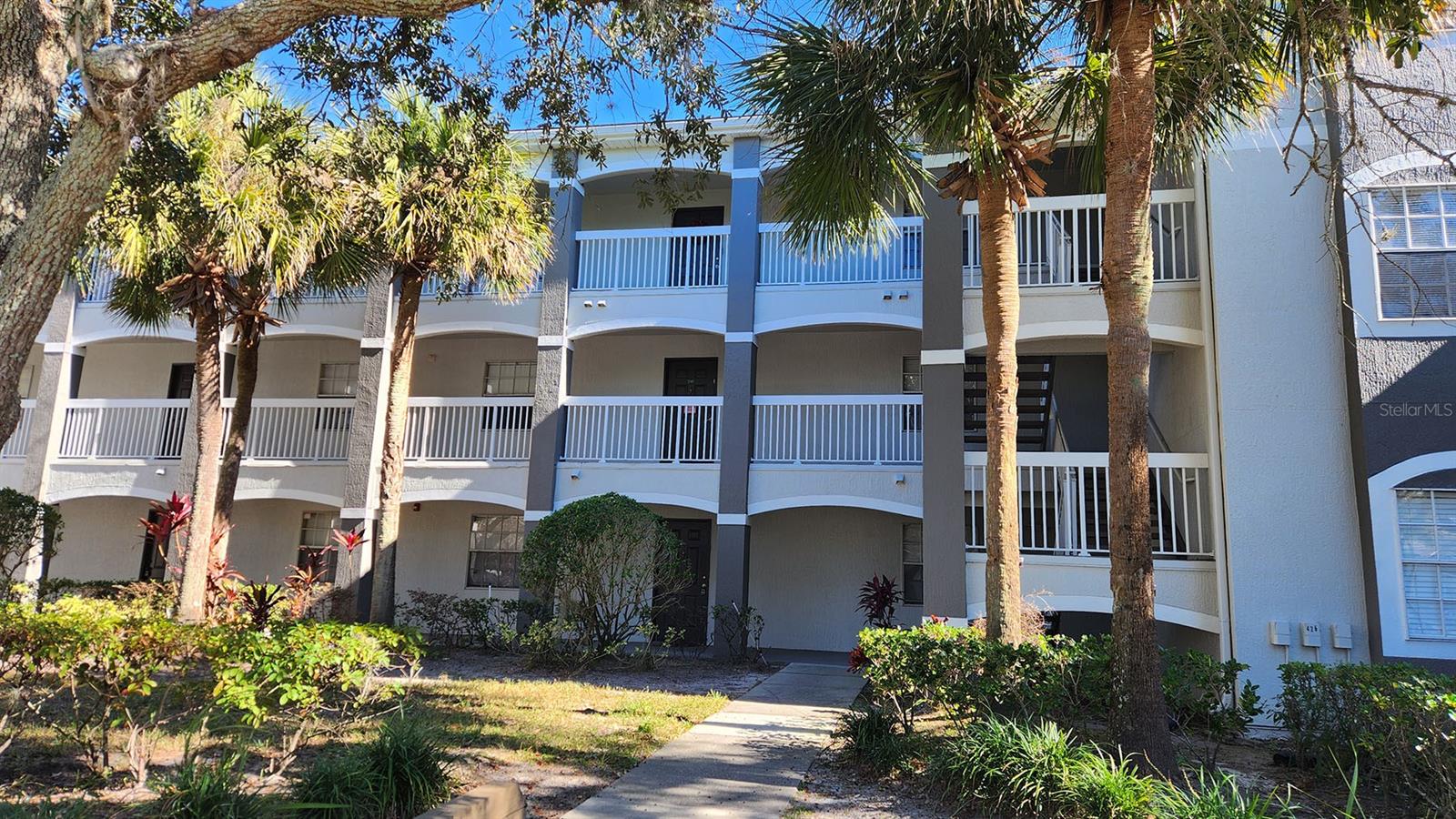 Image 2 of 14 For 14013 Fairway Island Drive 427