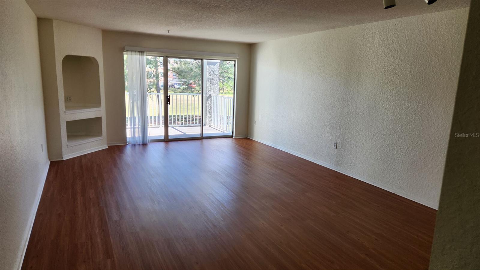 Image 3 of 14 For 14013 Fairway Island Drive 427