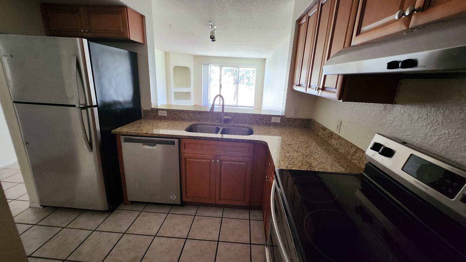 Image 6 of 14 For 14013 Fairway Island Drive 427