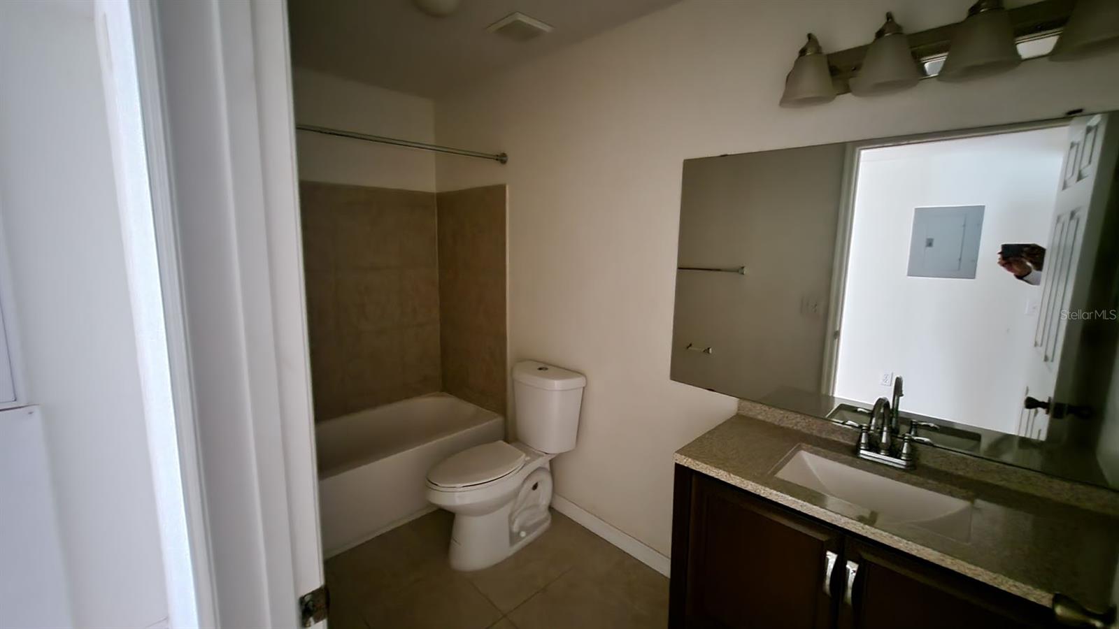 Image 7 of 14 For 14013 Fairway Island Drive 427