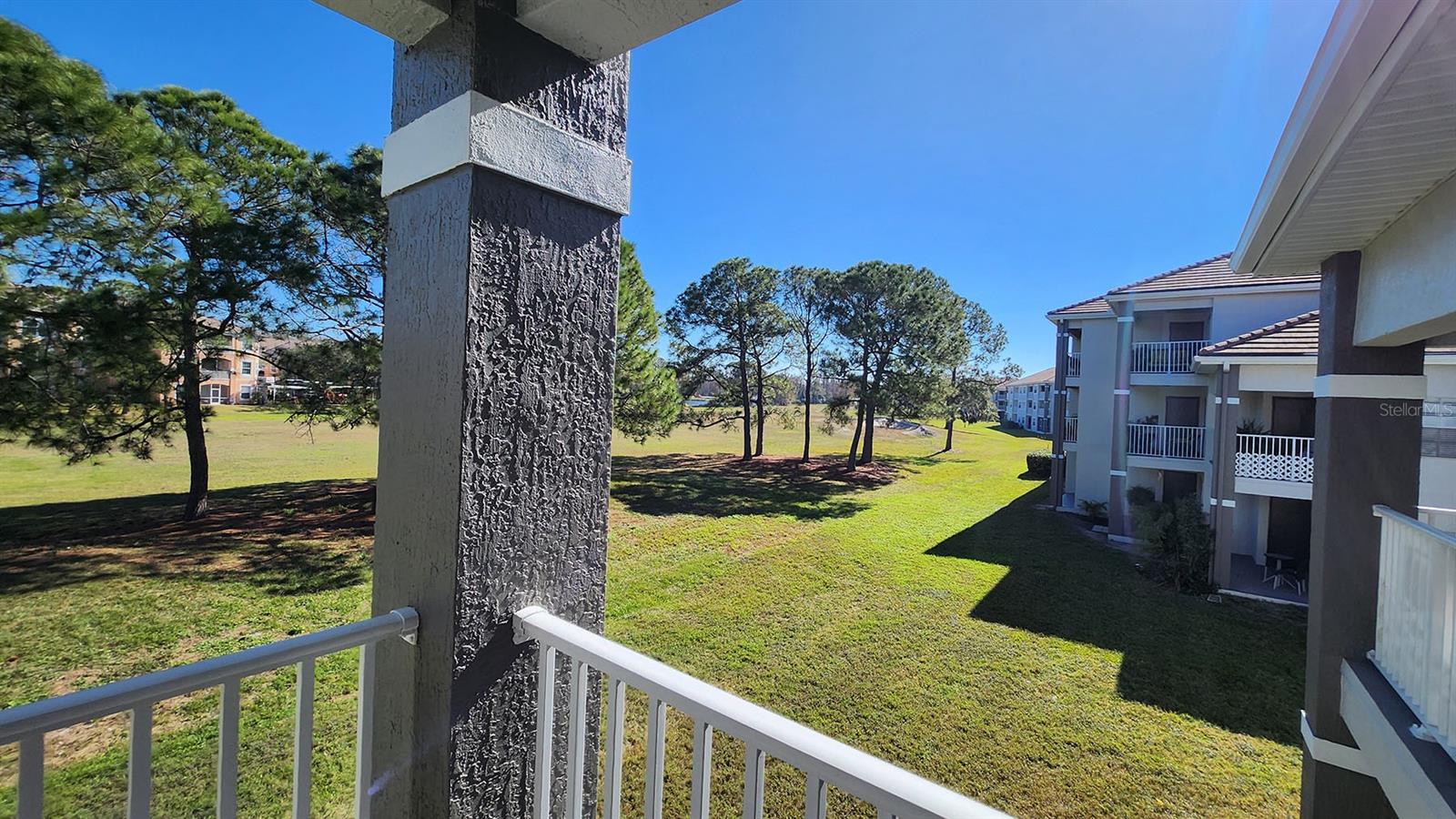 Image 9 of 14 For 14013 Fairway Island Drive 427