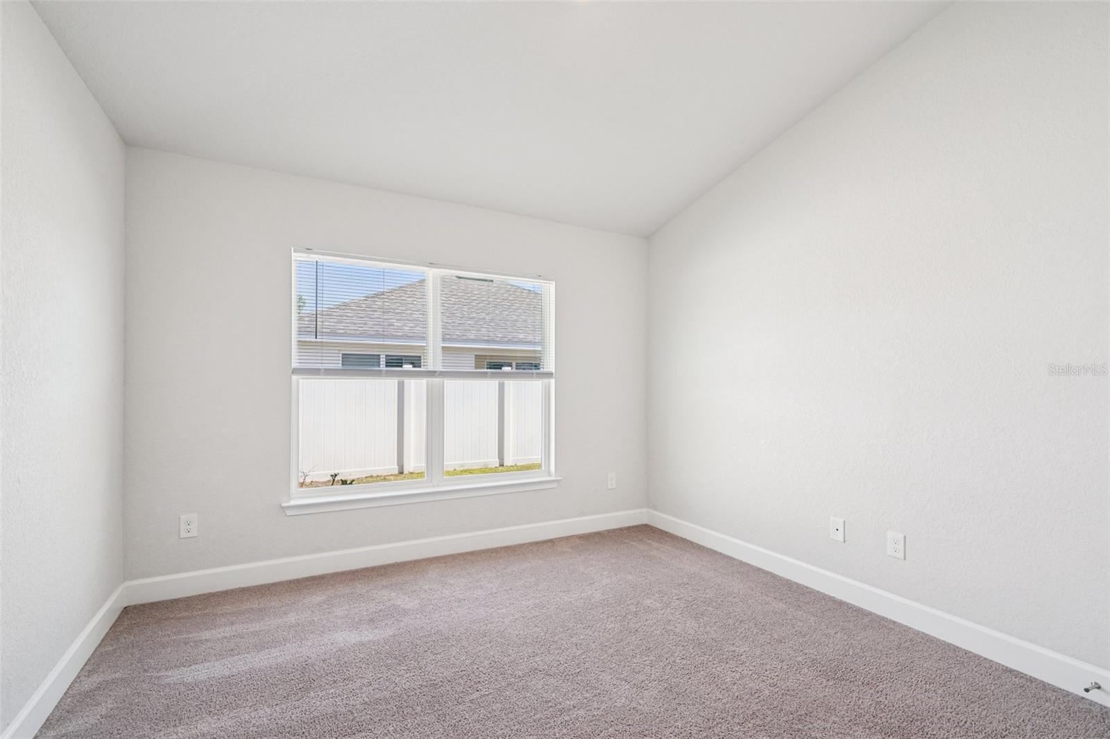 Image 17 of 27 For 4588 25th Loop