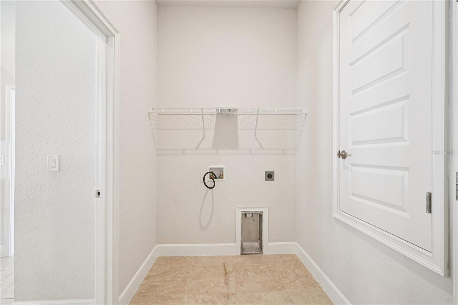 Image 22 of 27 For 4588 25th Loop