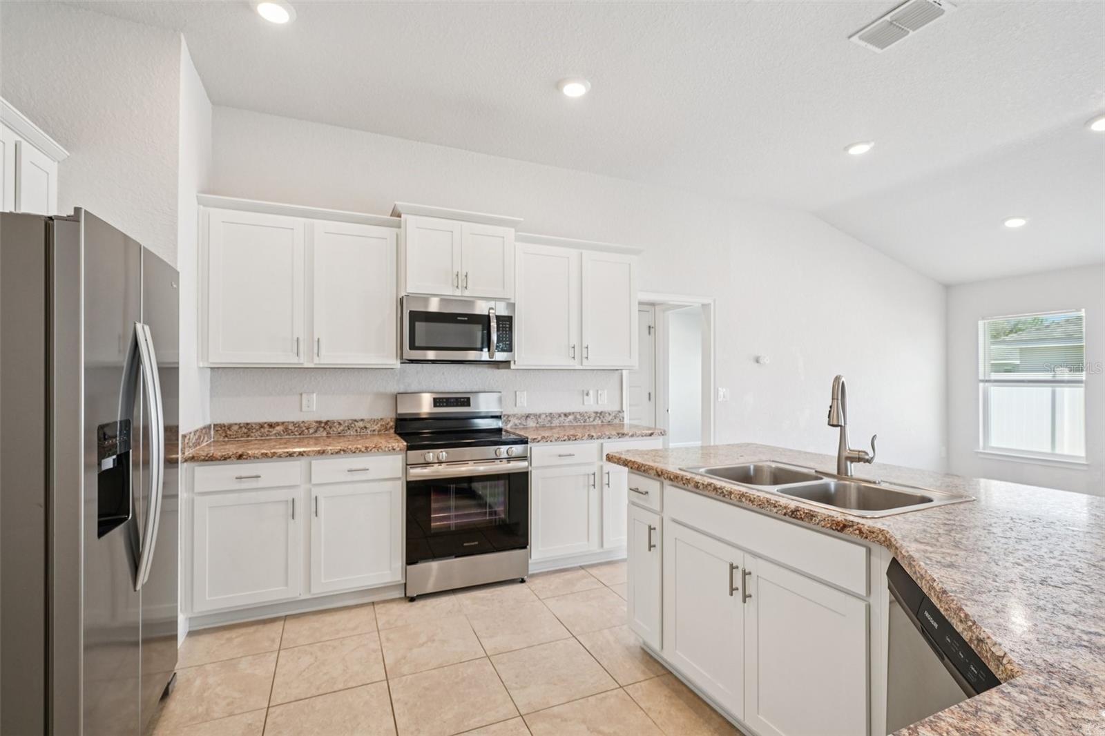 Image 6 of 27 For 4588 25th Loop