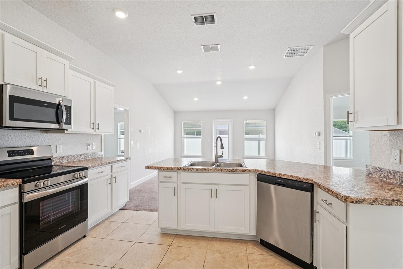 Image 7 of 27 For 4588 25th Loop