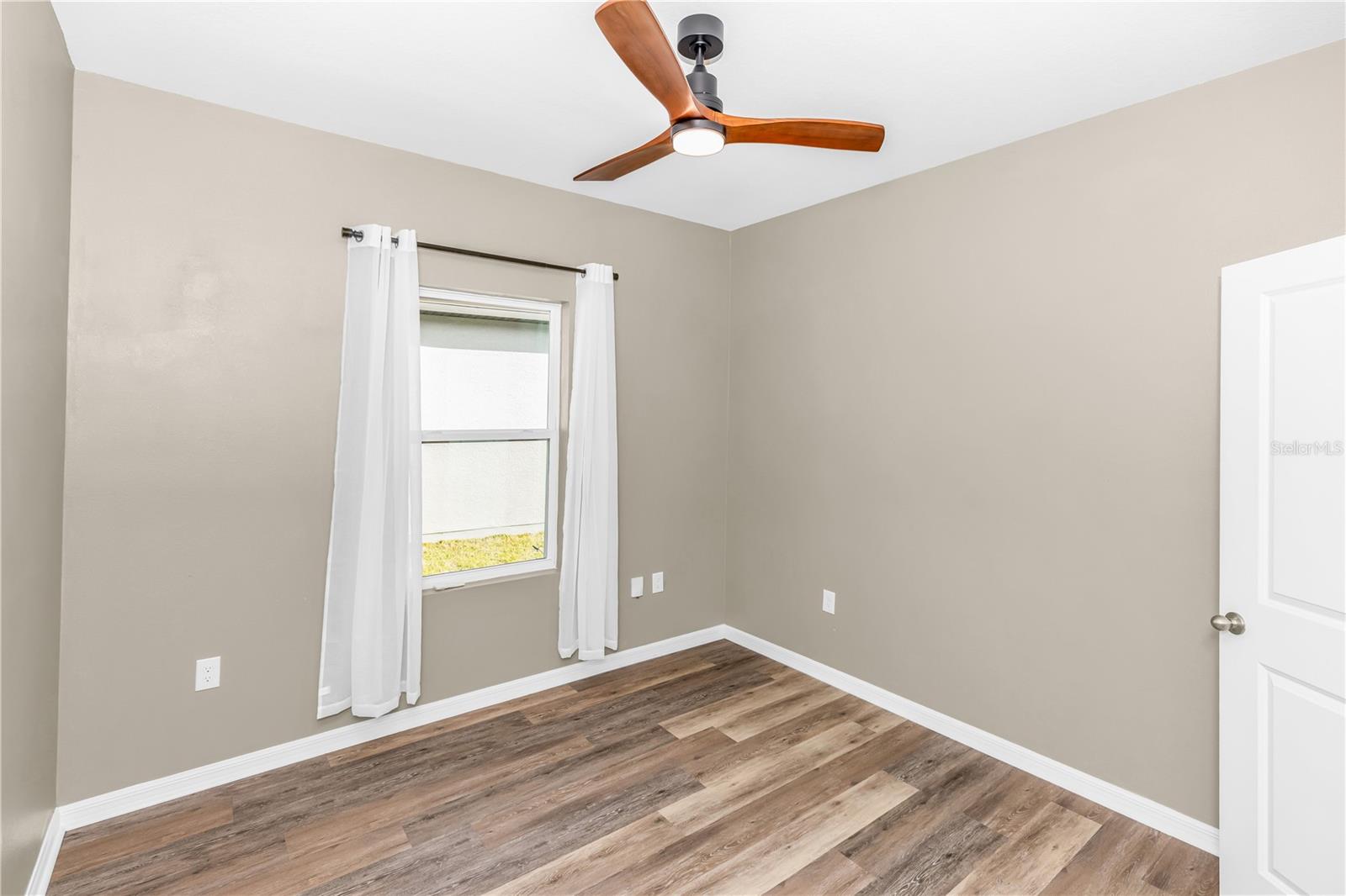 Image 13 of 31 For 2855 Neverland Drive