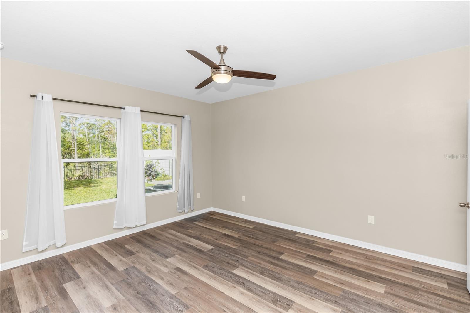 Image 14 of 31 For 2855 Neverland Drive