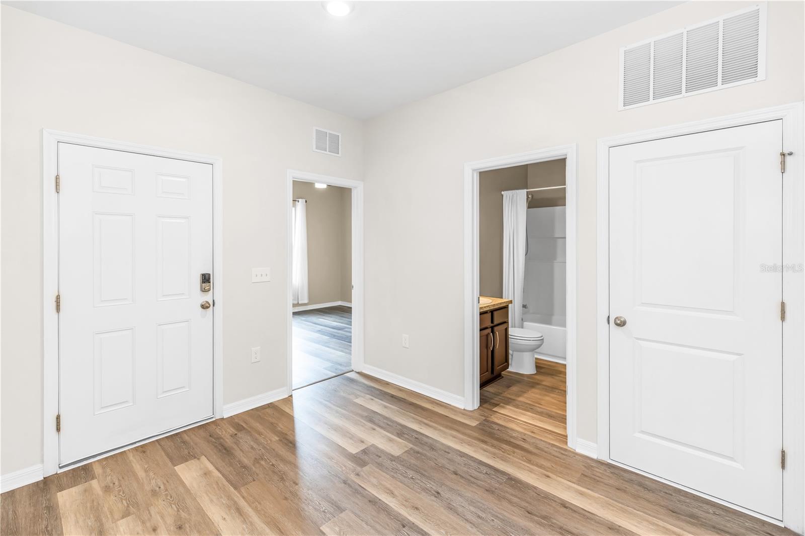 Image 19 of 31 For 2855 Neverland Drive