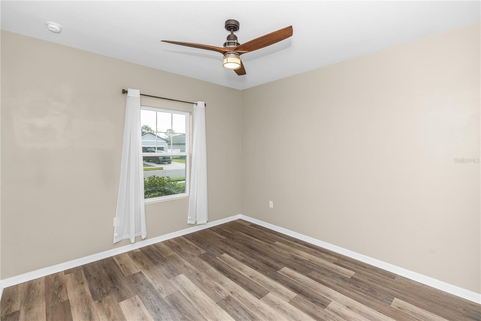 Image 9 of 31 For 2855 Neverland Drive