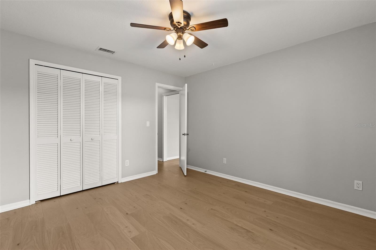 Image 13 of 43 For 925 Red Dandy Drive