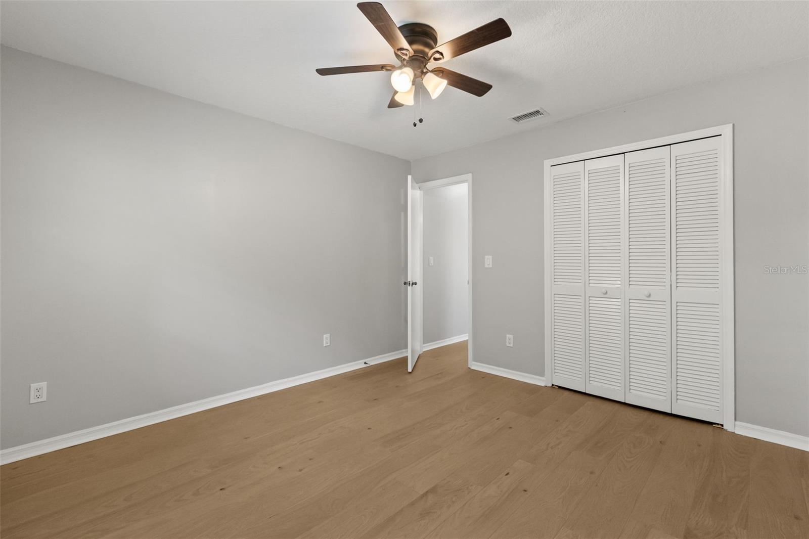 Image 16 of 43 For 925 Red Dandy Drive