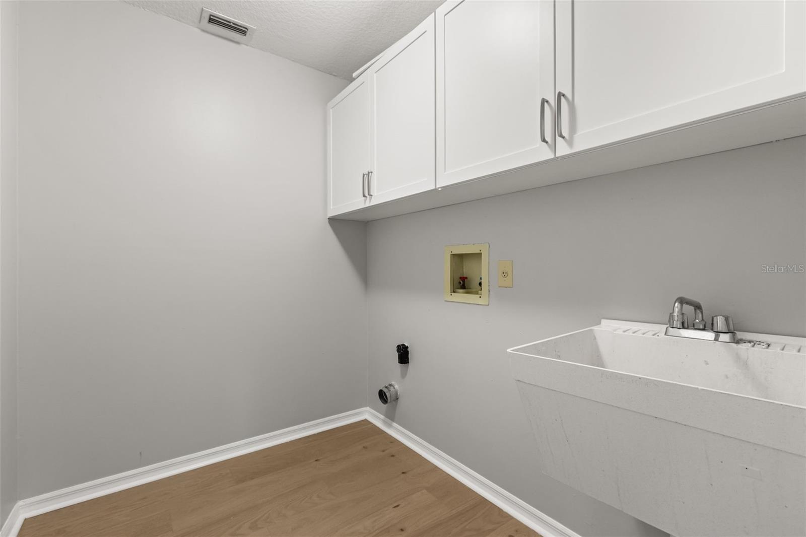 Image 17 of 43 For 925 Red Dandy Drive