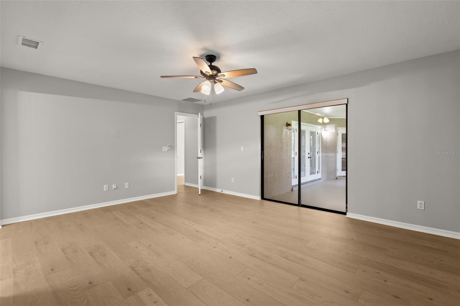 Image 19 of 43 For 925 Red Dandy Drive