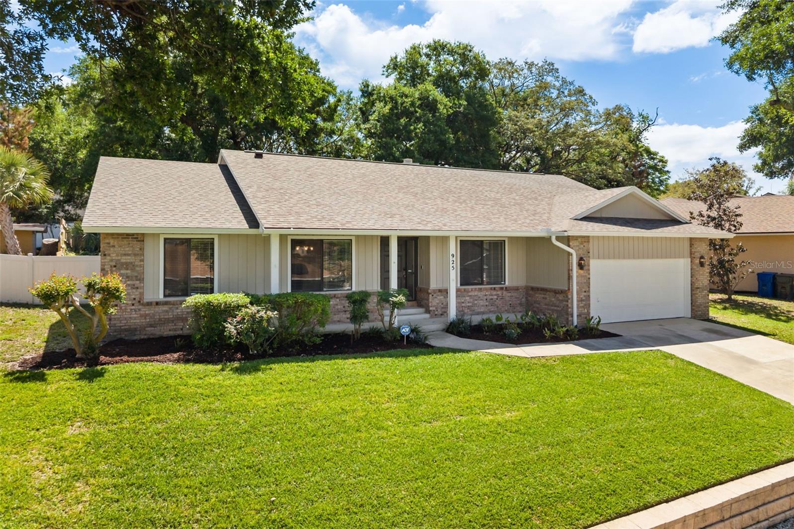 Image 2 of 43 For 925 Red Dandy Drive