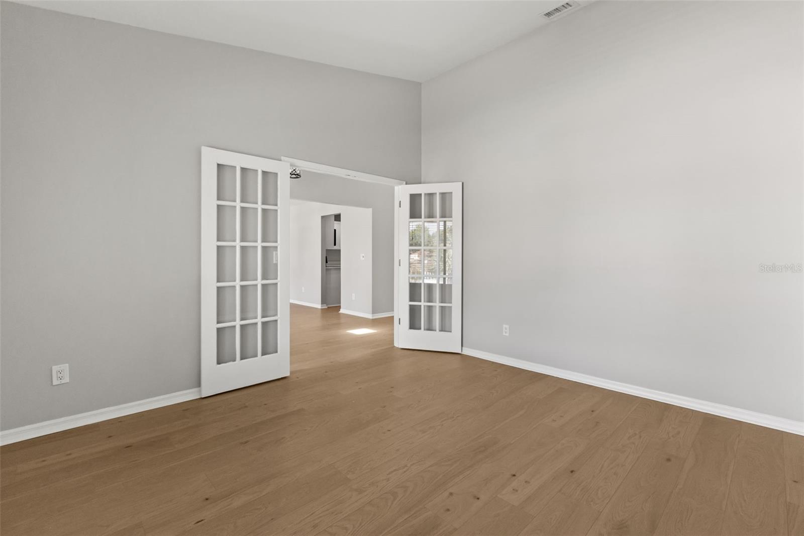 Image 25 of 43 For 925 Red Dandy Drive