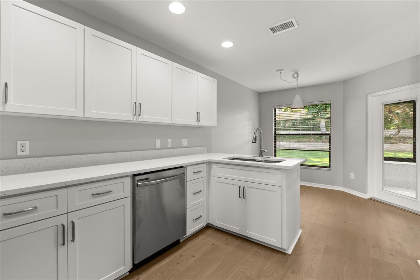 Image 7 of 43 For 925 Red Dandy Drive