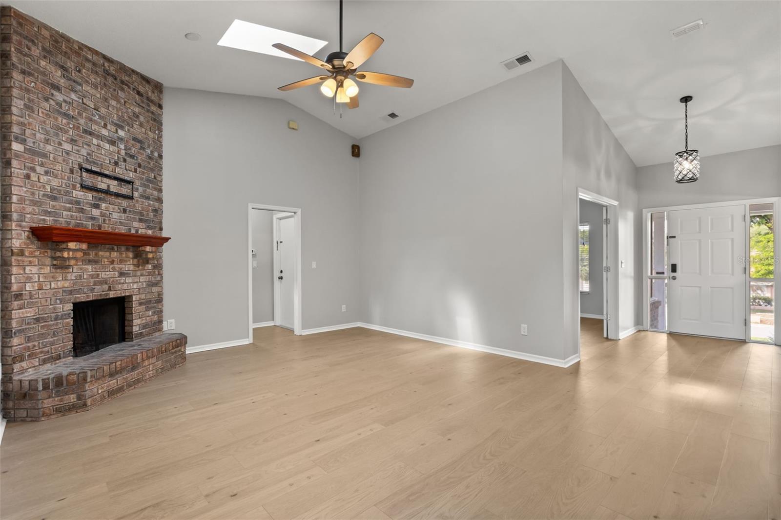 Image 9 of 43 For 925 Red Dandy Drive