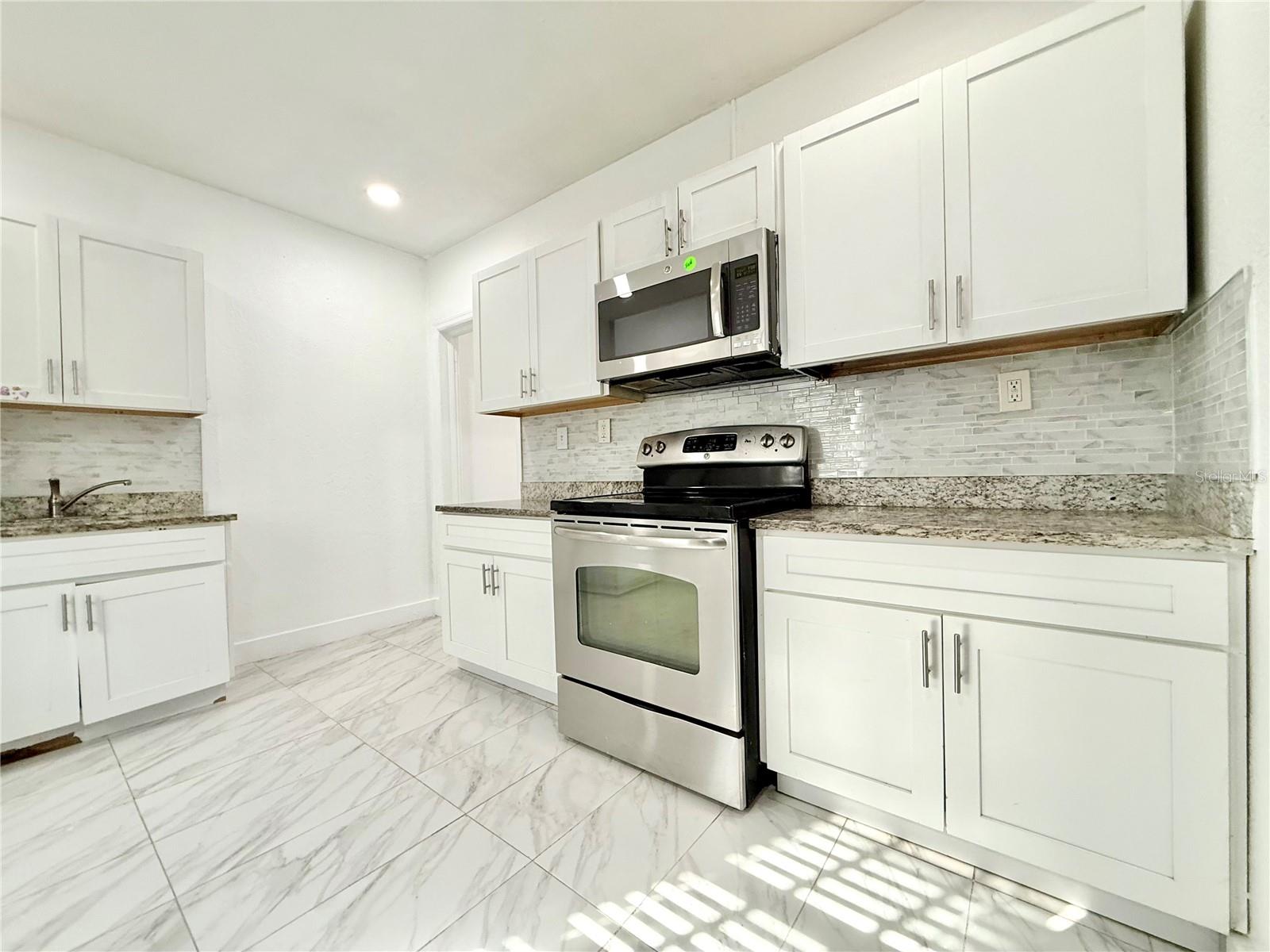 Image 4 of 7 For 507 Ridgewood Drive 4