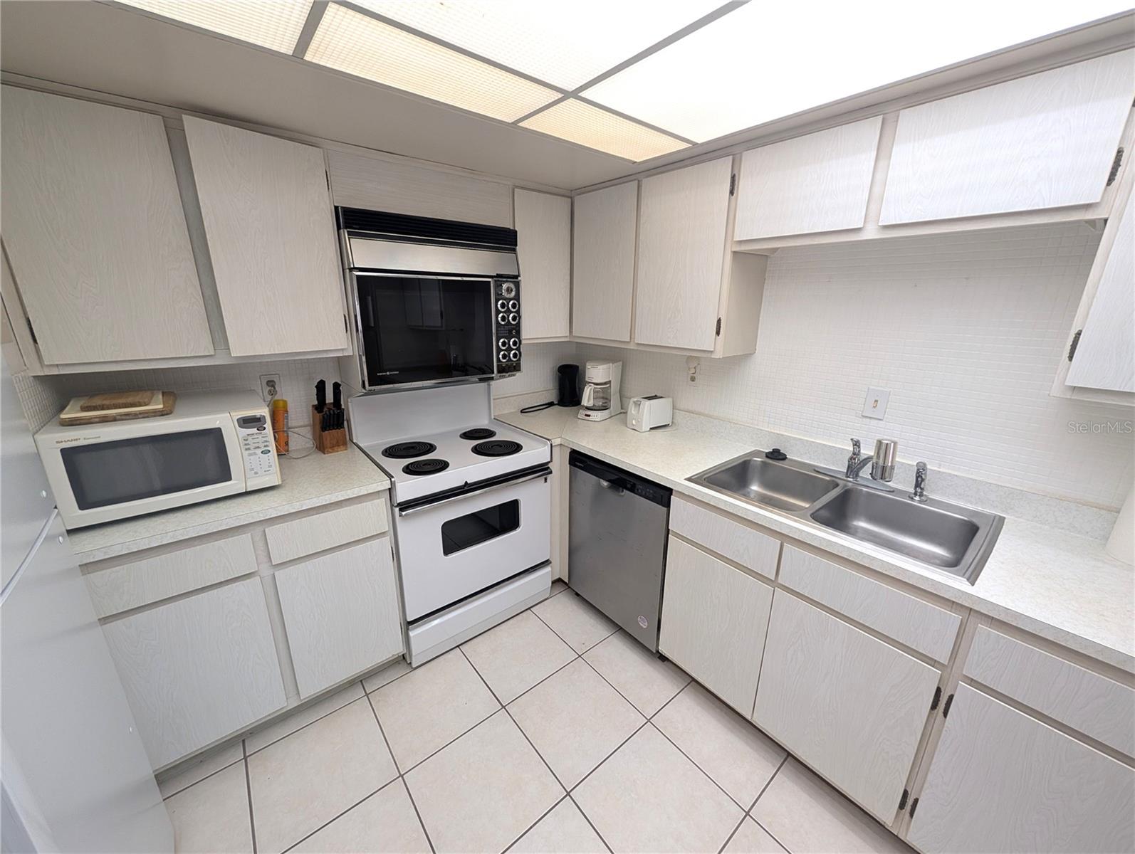 Image 4 of 19 For 17920 Gulf Boulevard 1208a